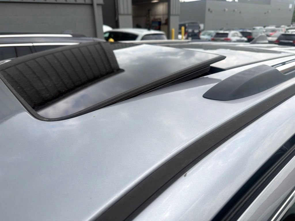 Used 2017 Silver Jeep Limited image 6