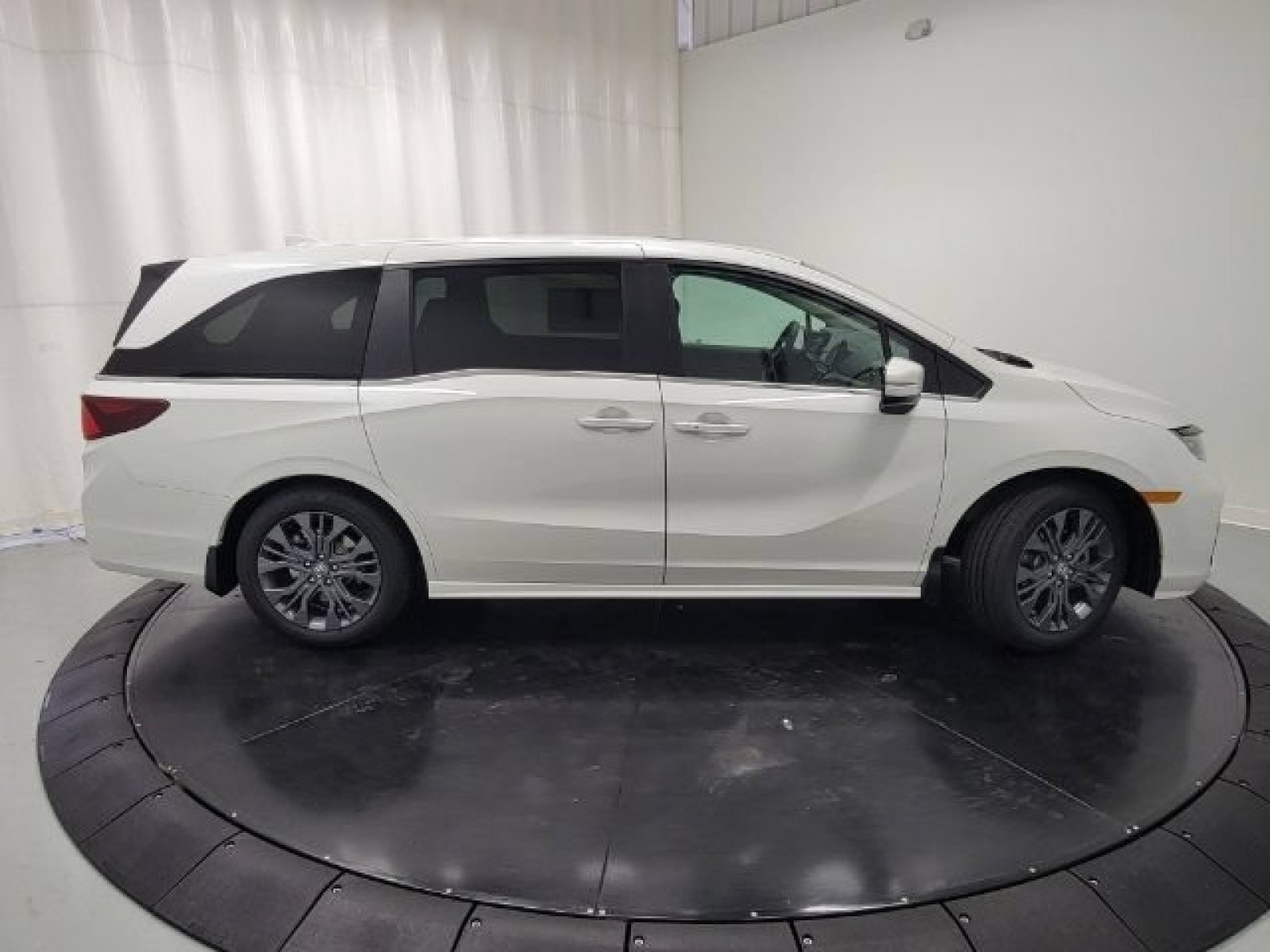 New 2026 Platinum White Pearl Honda Touring image 30