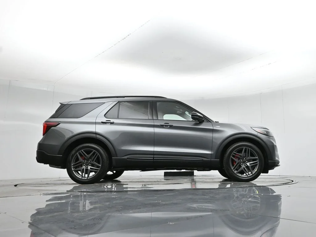 New 2026 Carbonized Gray Metallic Ford ST-Line image 52