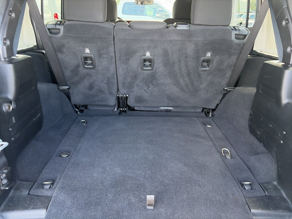 Used 2021 Granite Crystal Clearcoat Metallic Jeep Unlimited Rubicon image 31
