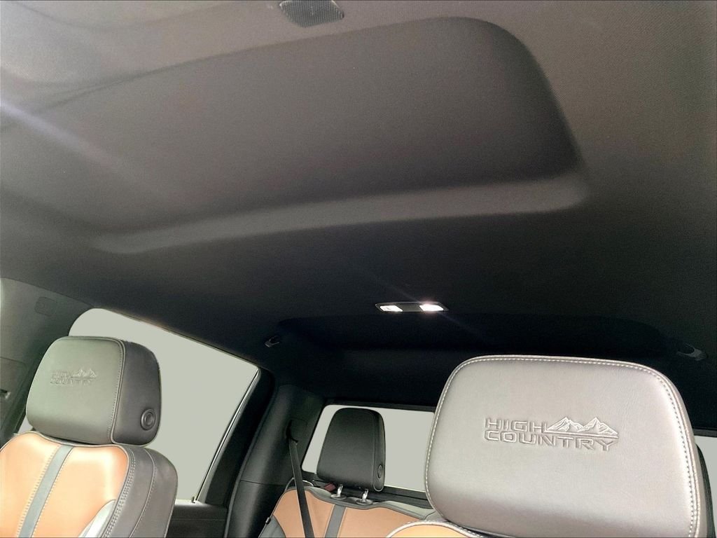 Used 2022 Black Chevrolet High Country image 7