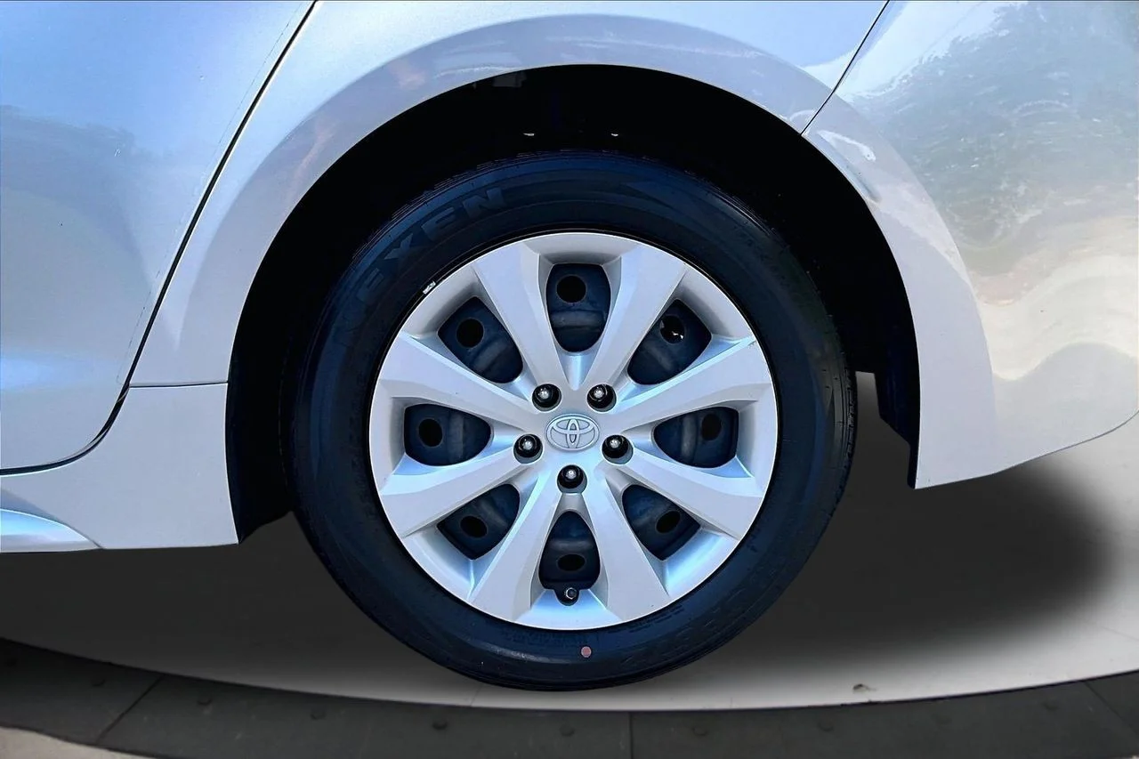 Certified Used 2022 Silver Toyota LE image 31