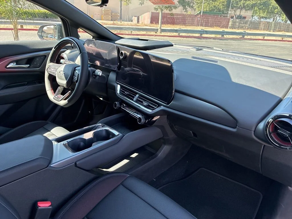 2025 Chevrolet Equinox EV RS - Photo 27