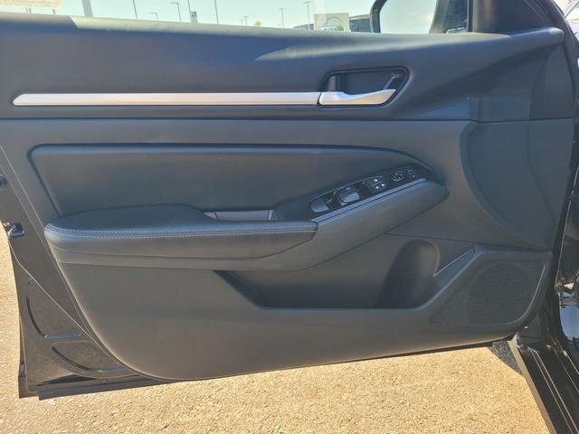 Used 2023 Black Nissan 2.5 SV image 18