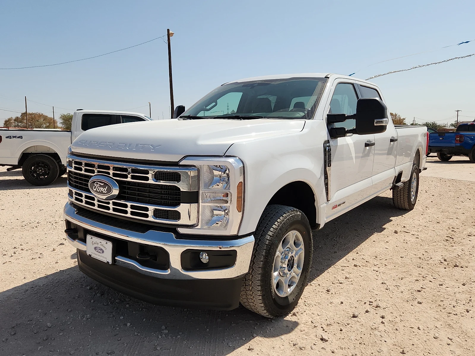 New 2027 Oxford White Ford XLT image 3