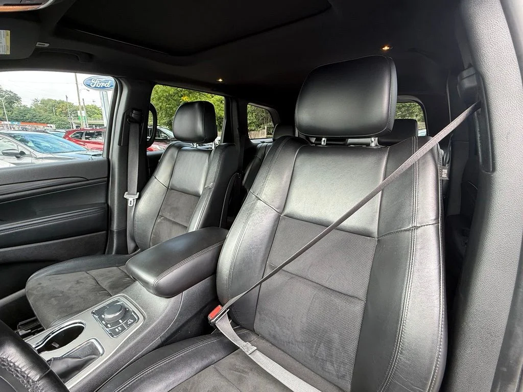 Used 2022 Diamond Black Jeep Laredo X image 22