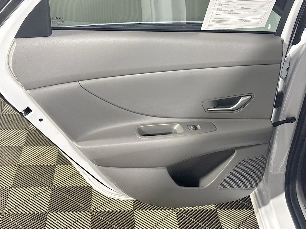 Used 2025 White Hyundai Blue image 18
