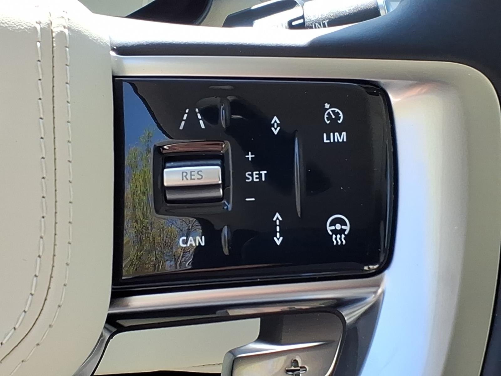 New 2026 Ostuni Pearl White Land Rover SE LWB image 15
