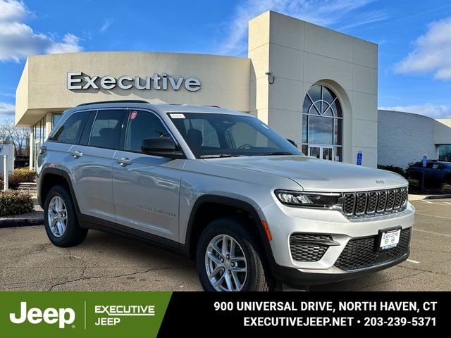 New 2025 Silver Zynith Exterior Paint Jeep Laredo X image 1