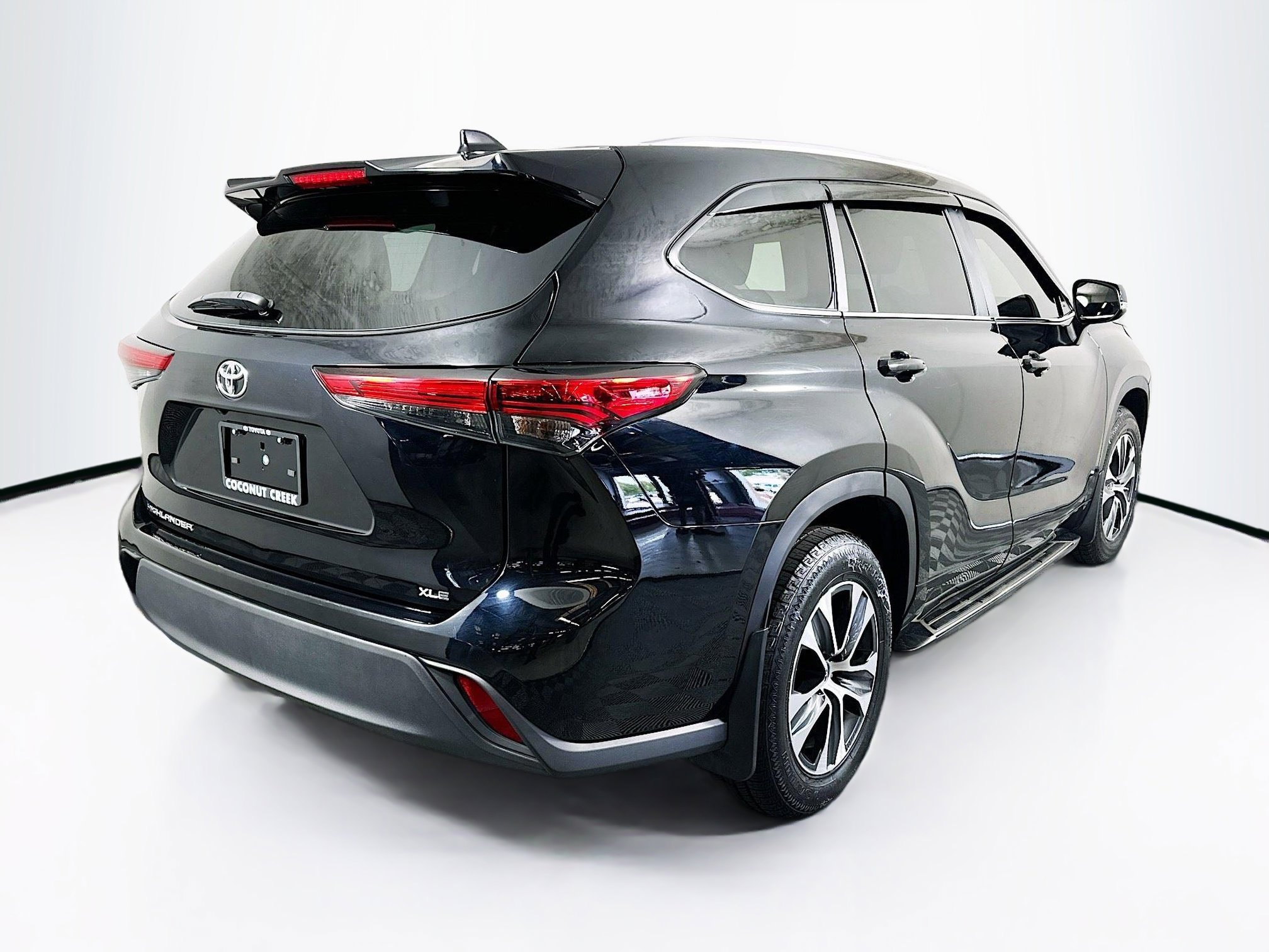 2023 Toyota Highlander thumbnail 5