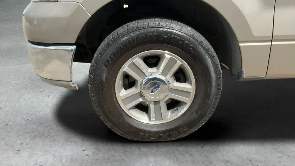 Used 2004 Beige Ford XL image 19