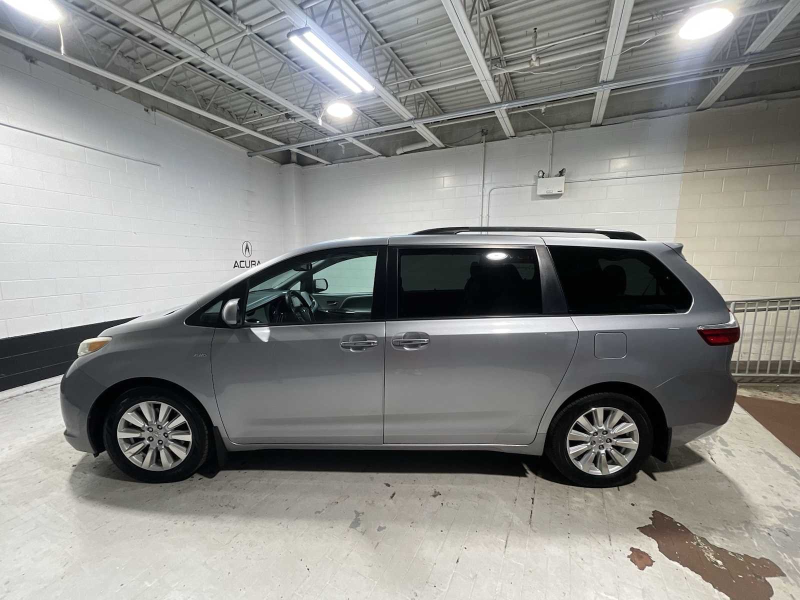 Used 2017 Silver Sky Metallic Toyota XLE image 3