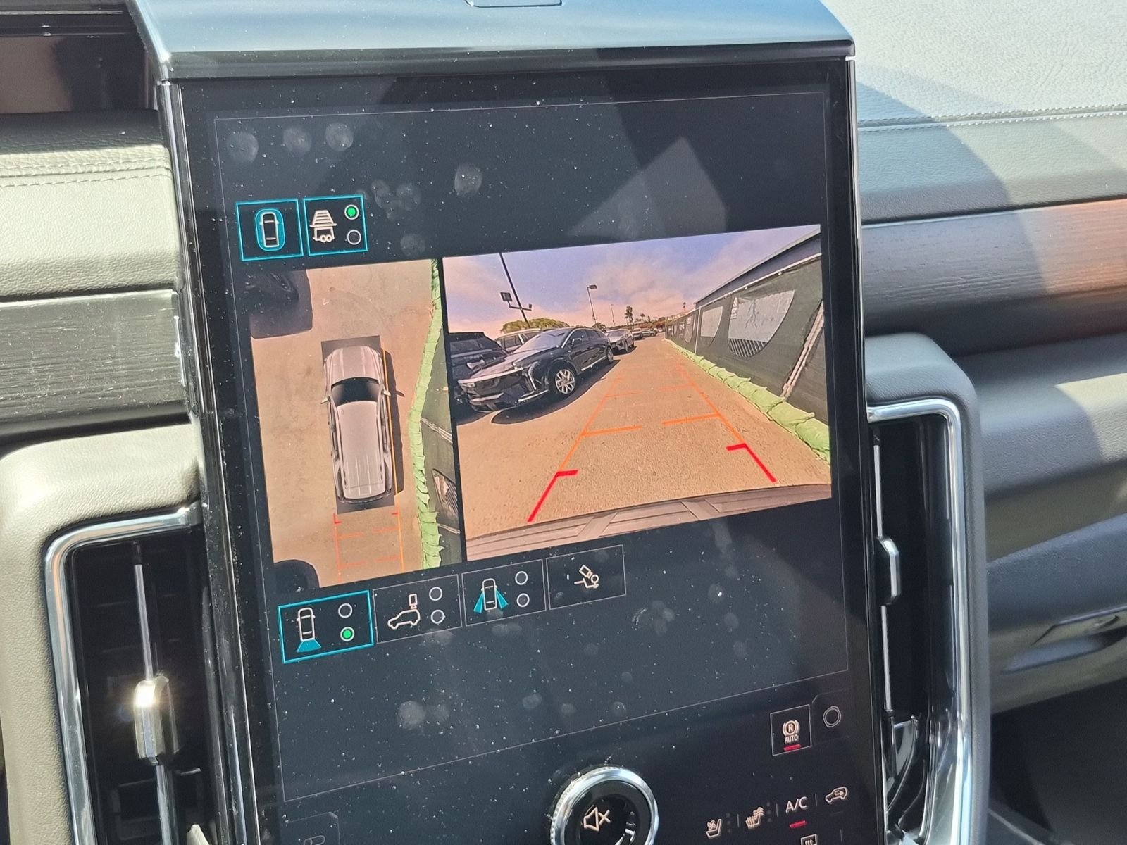 2026 GMC Yukon Denali - Photo 12