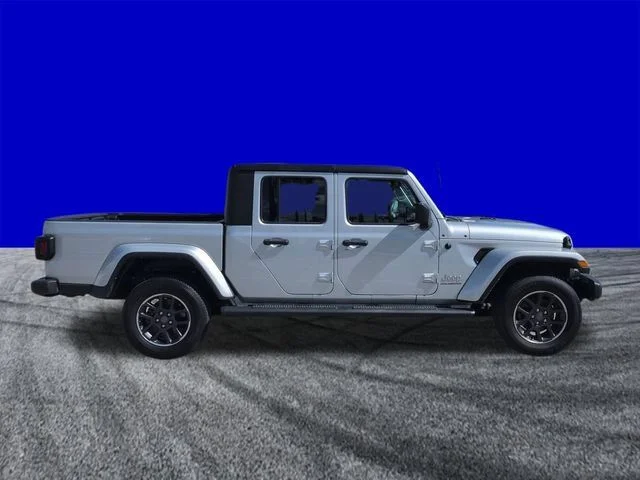 Used 2023 Silver Jeep Overland image 3
