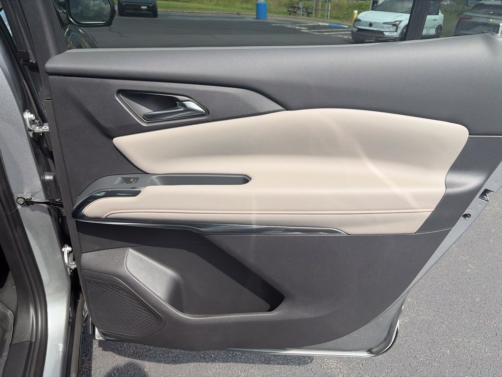 2027 Chevrolet Traverse LT - Photo 35