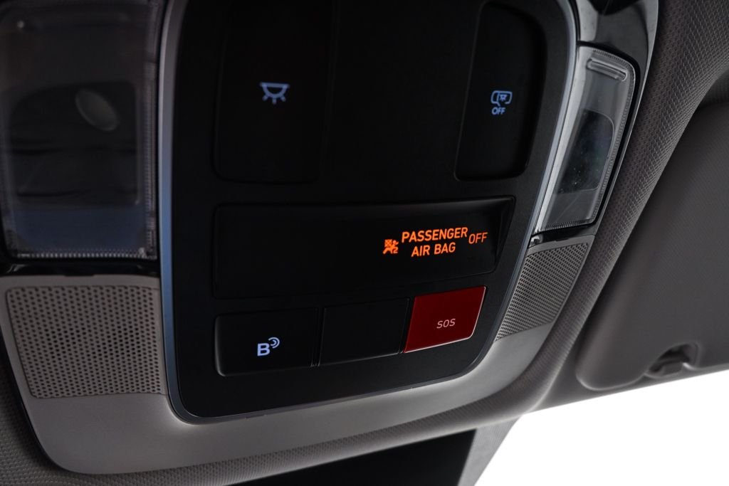 Certified Used 2025 Phantom Black Hyundai SE image 30