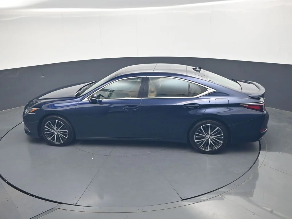 Used 2023  Lexus 350 image 36
