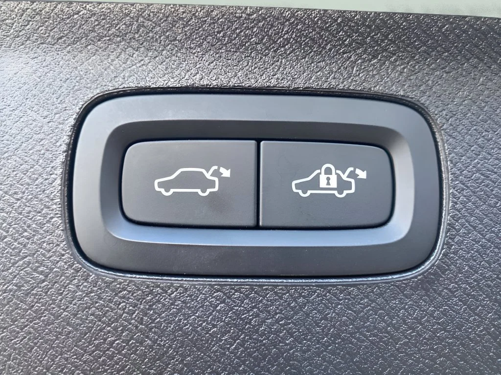 Used 2024  Volvo Plus Bright Theme image 36