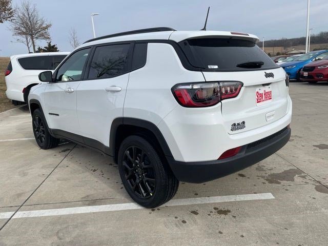 New 2026 Bright White Clearcoat Jeep Latitude Altitude image 3