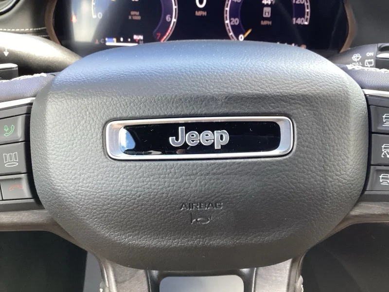 New 2026 Baltic Gray Metallic Clear-Coat Exterior Paint Jeep Altitude image 33