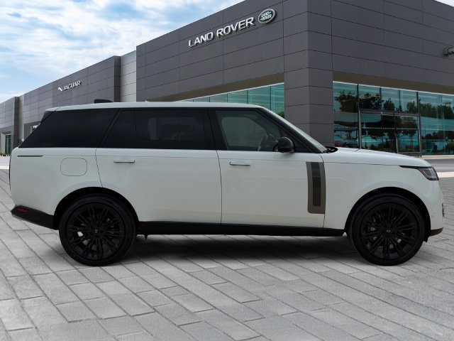 New 2027 Fuji White Land Rover SE image 6