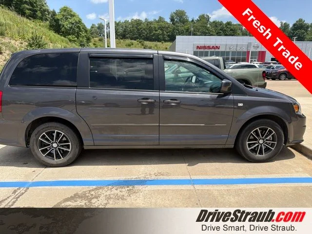 Used 2014 Gray Dodge SXT image 1
