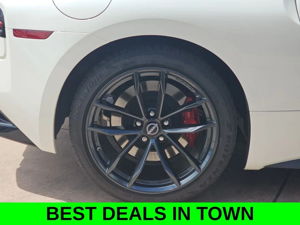 Used 2025 White Nissan Performance image 37