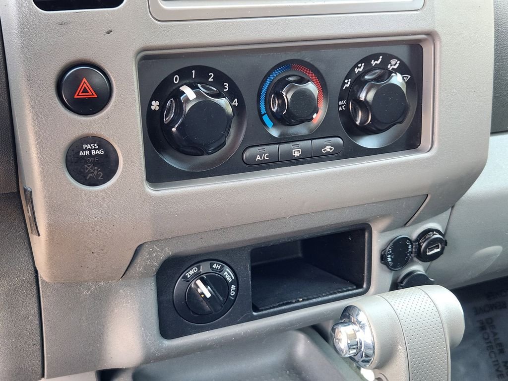 Used 2006 Gray Nissan SE image 15