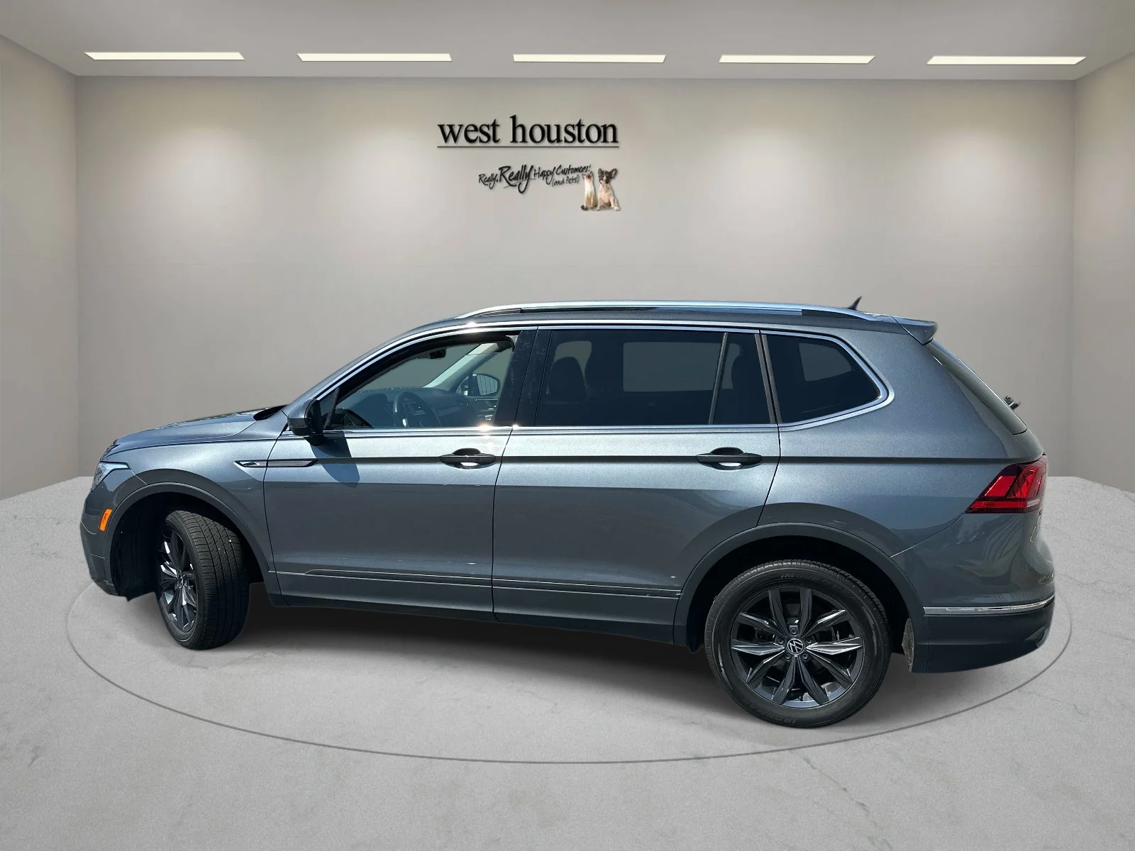 Certified Used 2023 Gray Volkswagen SE image 8