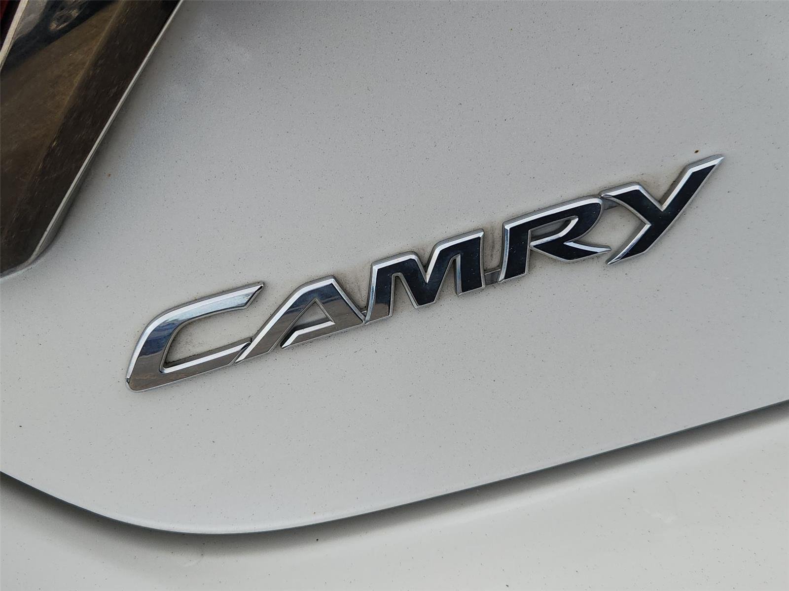 Used 2016 White Toyota XLE image 30