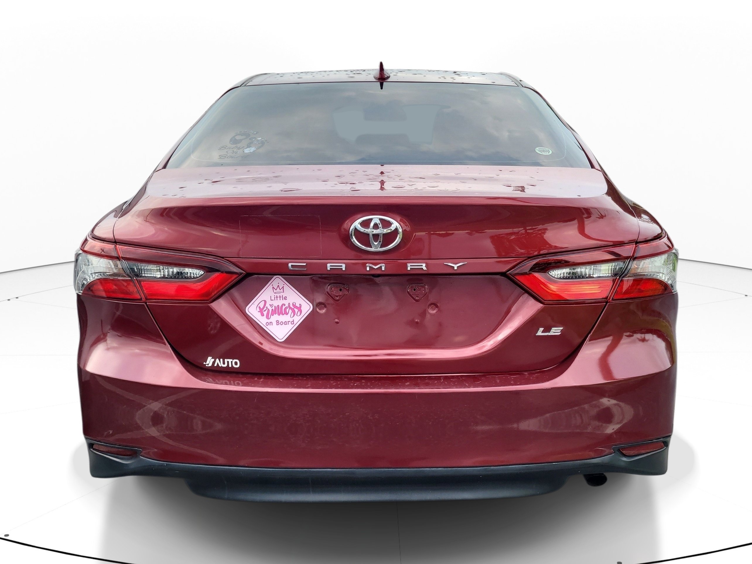 Used 2021 Pearl Toyota LE image 5