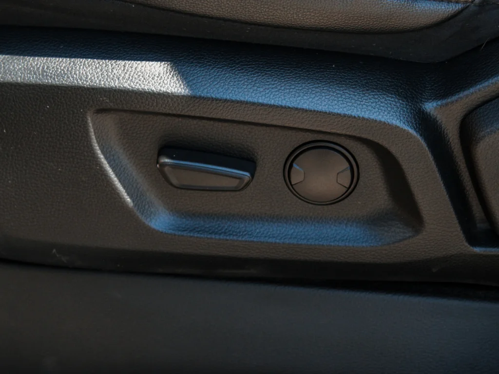 Used 2019 Orange Ford LARIAT image 11