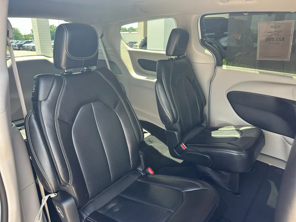Used 2024 White Chrysler Touring L image 32