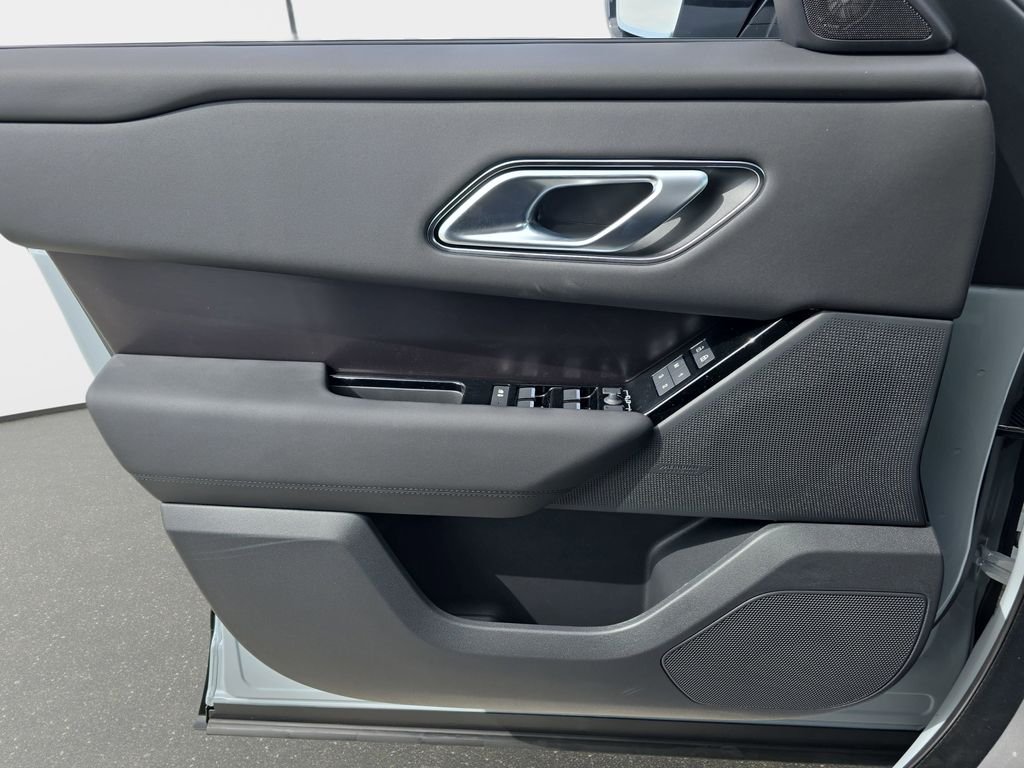 New 2026 Arroios Grey Land Rover Dynamic SE image 27