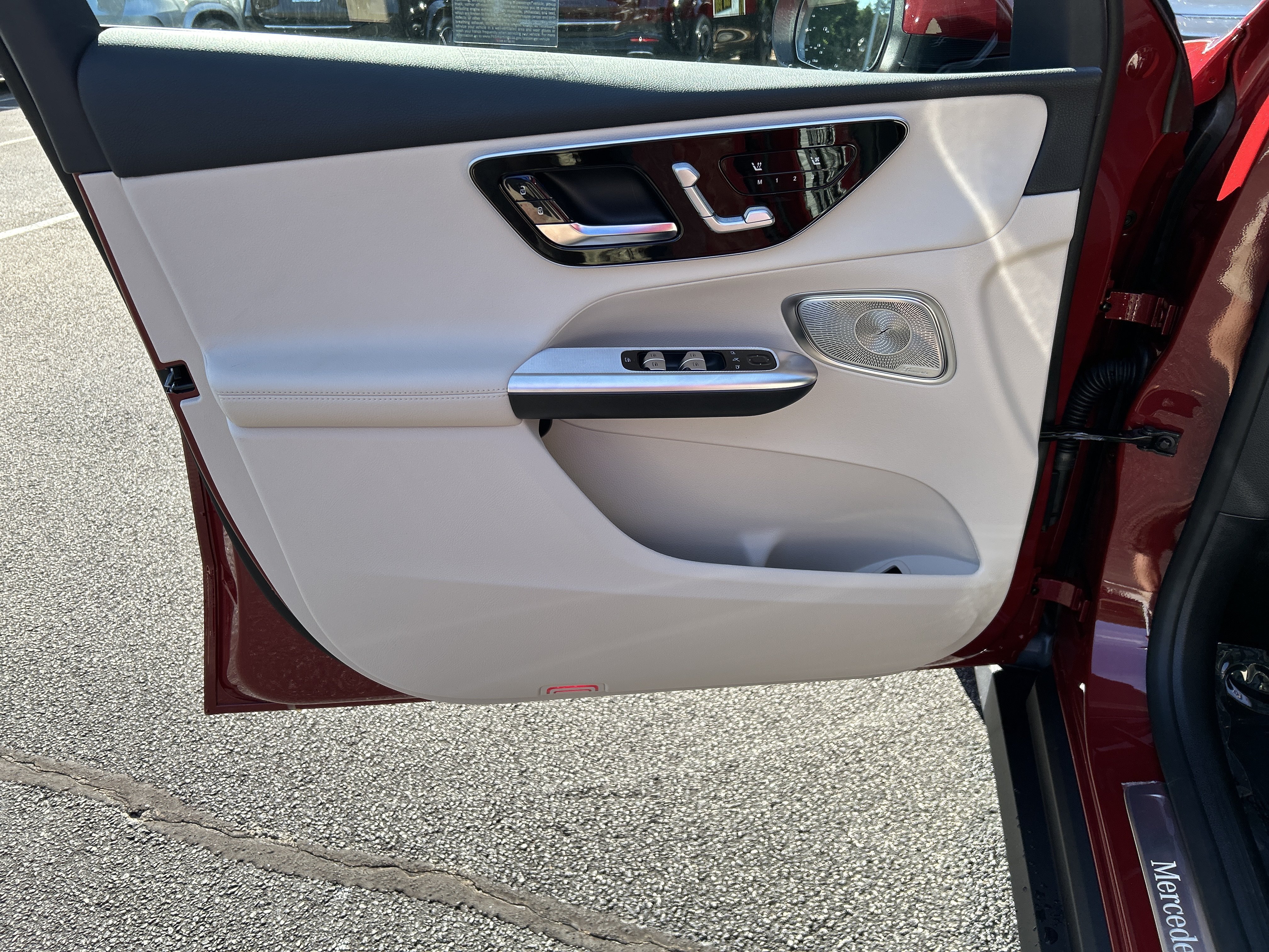 New 2026 MANUFAKTUR Patagonia Red Metallic Mercedes-Benz GLC 300 4MATIC® SUV image 17