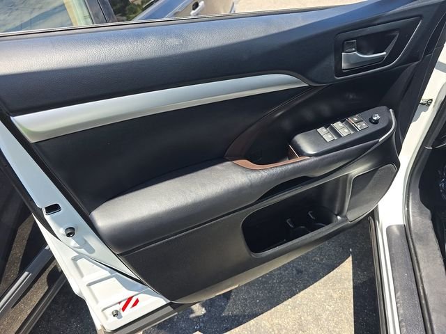 Used 2019 White Toyota XLE image 4