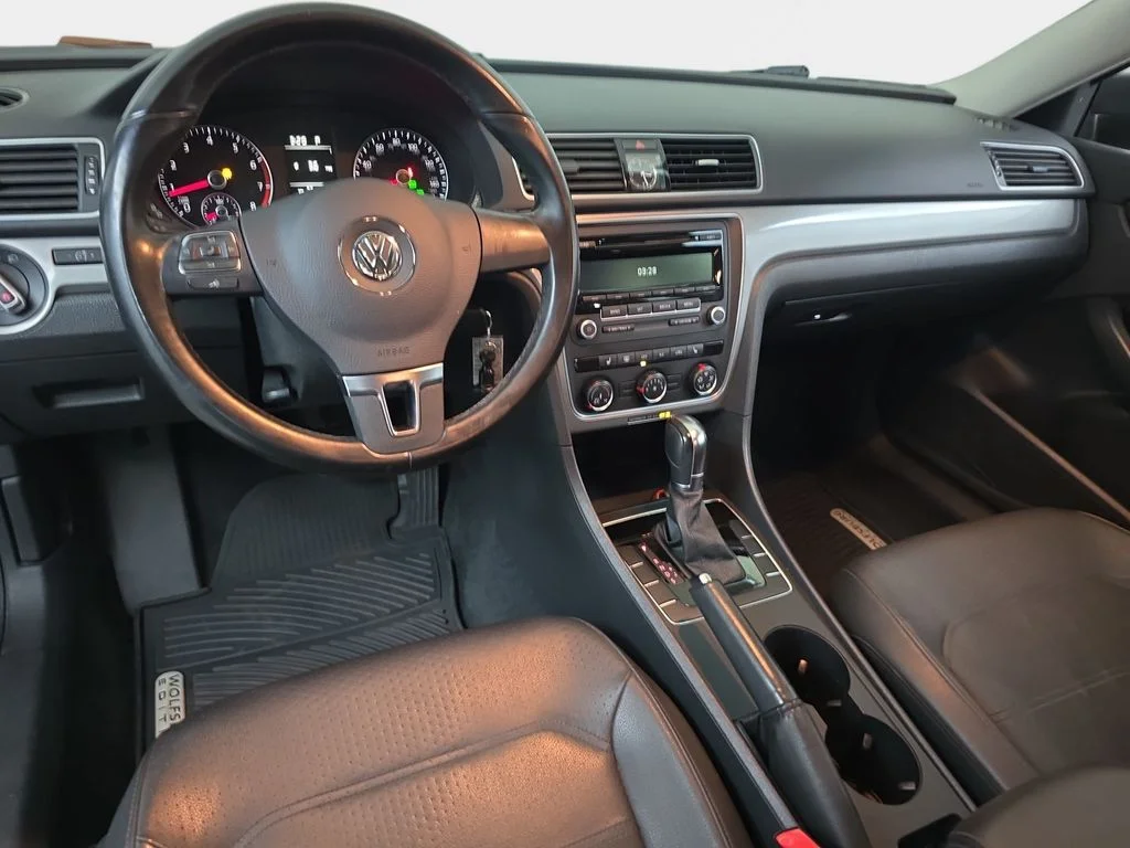 Used 2014 Platinum Gray Metallic Volkswagen 2.5L Wolfsburg Edition image 12