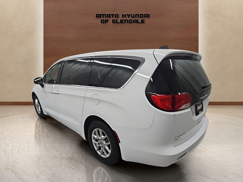 Used 2022 White Chrysler LX image 3