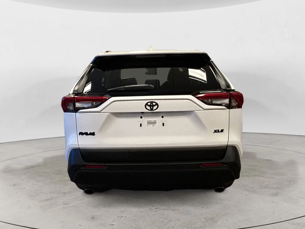 Used 2024 Ice Cap Toyota XLE image 4