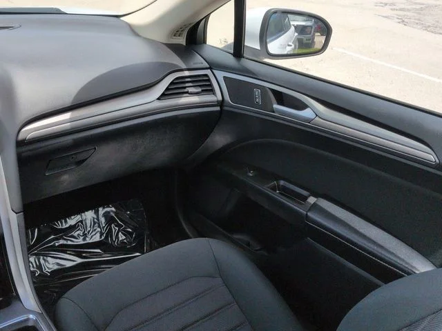 Used 2020 Oxford White Ford SE image 16