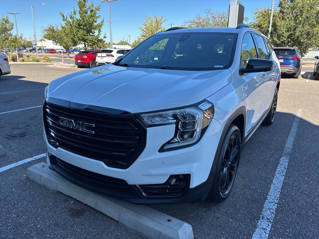 Used 2022 White GMC SLT image 2