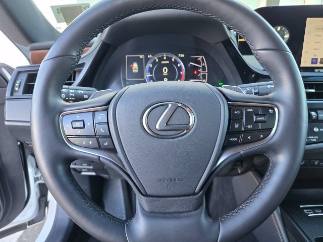 Used 2025 White Lexus 350 image 20