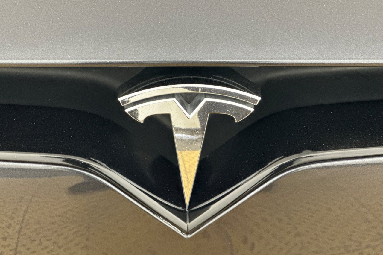 Used 2024 GREY Tesla AWD image 26