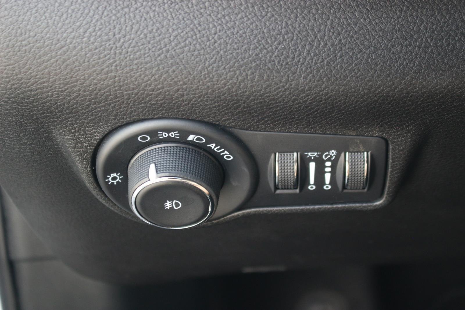 Used 2024 White Jeep Latitude image 30