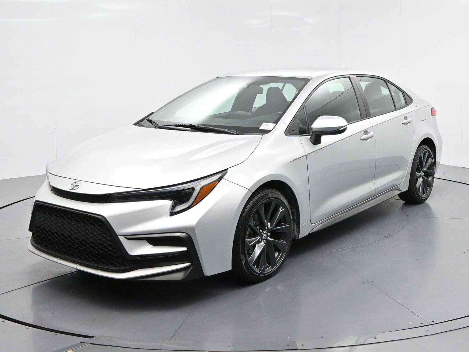 Used 2023 Silver Toyota SE image 3