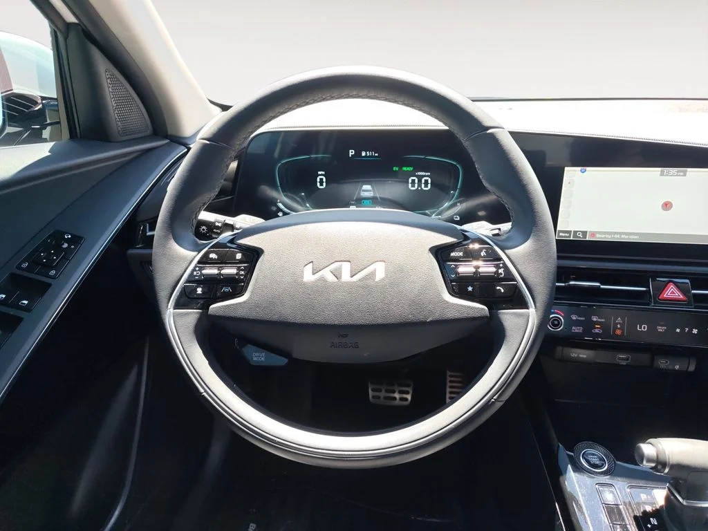 Used 2023 White Kia EX Touring image 12