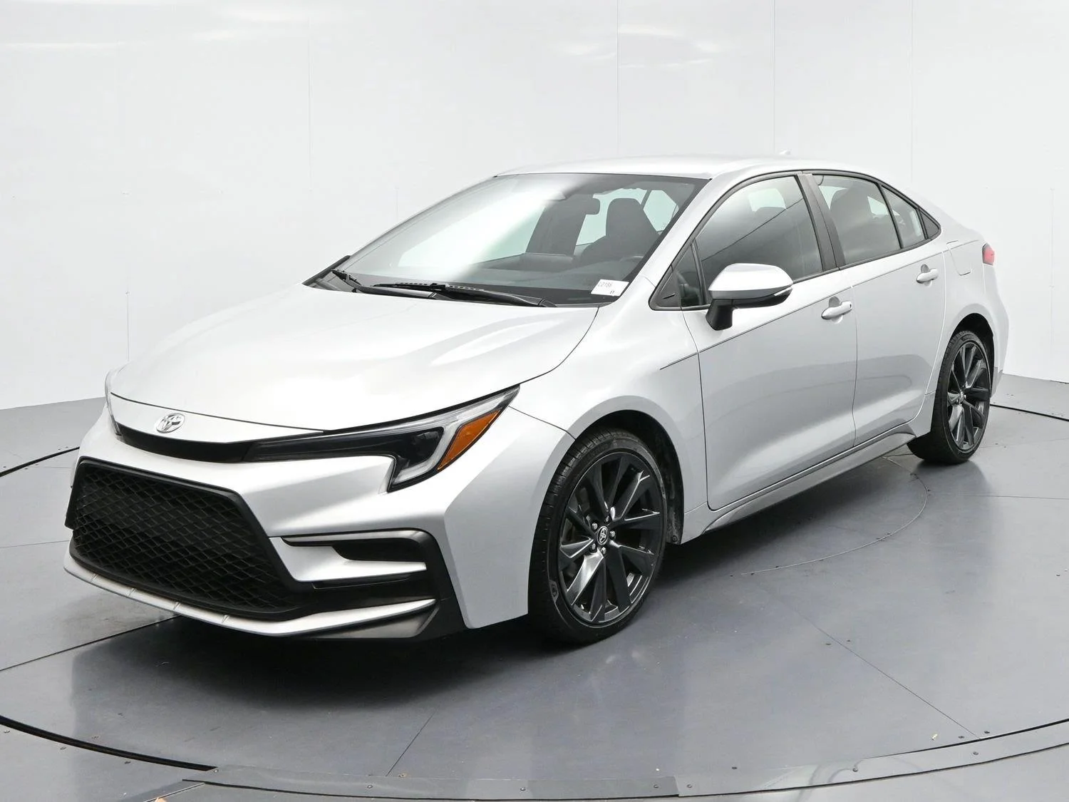 Used 2023 Silver Toyota SE image 3