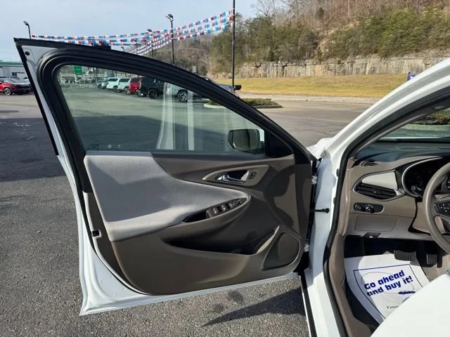 Used 2025 Summit White Chevrolet 1LT image 14