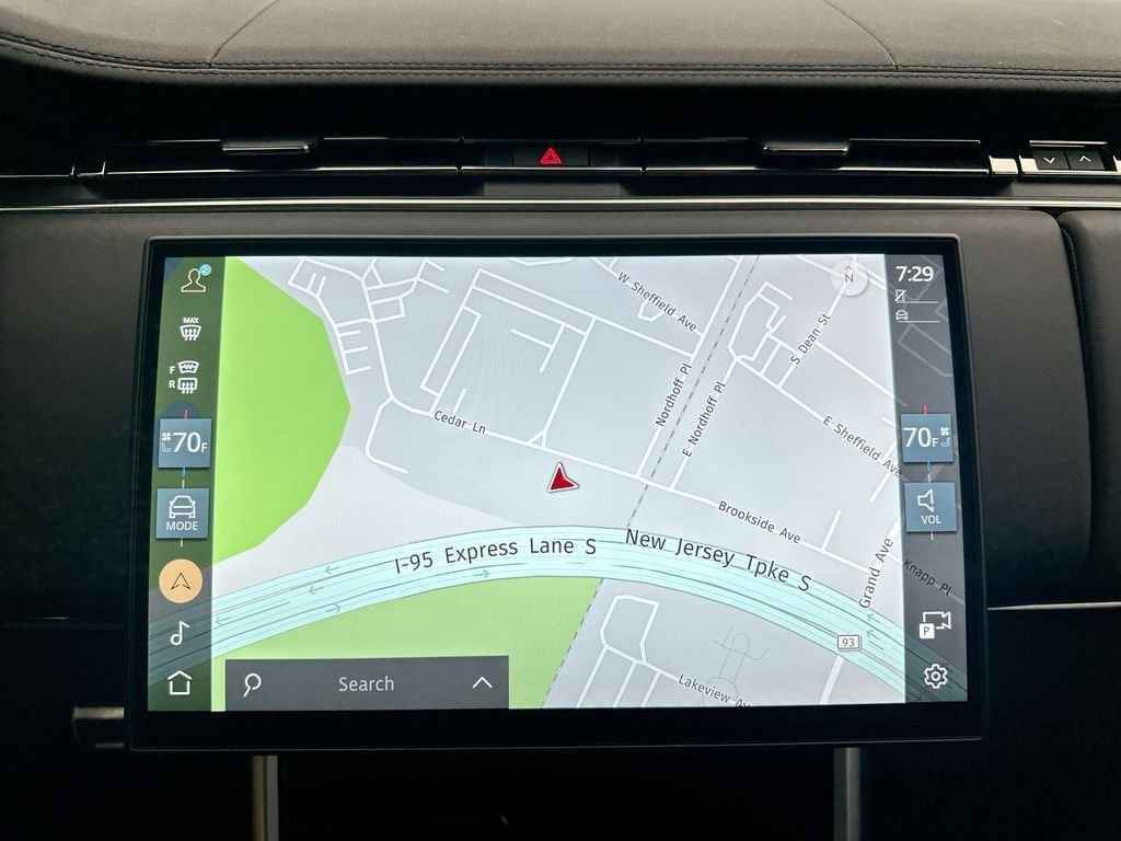 Used 2025  Land Rover SE image 29
