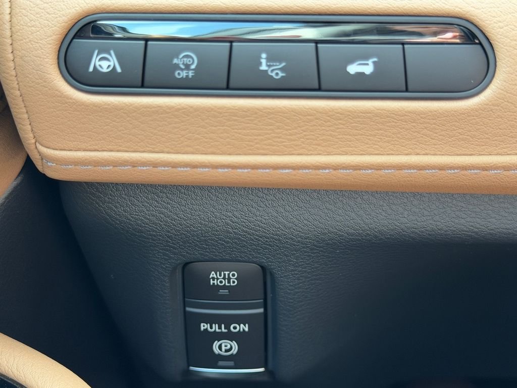 New 2027 RADIANT WHITE INFINITI Luxe 4WD image 22